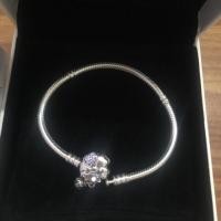 ราคา #pandora bracelet สร้อยข้อมือ pandora ของแท้จากชอป ไซด์17 ไม่เคยใส่เลยค่ะ (1824462944)