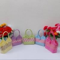 ราคา กระเป๋าสานเส้นพลาสติก ทรงถือ รุ่นทรงหัวใจเล็กจิ๋ว คละลาย ขนาด กว้าง6ยาว18สูง18 CM ขอบปาก (23845382837)