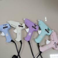 ราคา [ ส่งในไทย ] ปืนยิงกาวแท่ง ปืนยิงกาวร้อนไฟฟ้า สำหรับแท่งกาว 7mm 20W มีสวิตซ์เปิดปิด Hot Melt Glue Gun คละสี (28480860634)