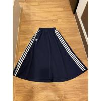 ราคา Ribbon warm skirt in navy กางเกงผ้าวอร์มสีดรมแต่งแถบข้าง (29283683334)