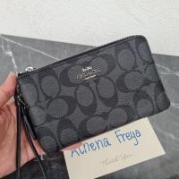 ราคา คล้องมือ coach S 2 zip มือสองของแท้ (11066063262)
