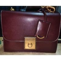 ราคา กระเป๋ามือสอง Charles&Keith ใหม่ สะพายไหล่หรือครอสบอดี้ สายปรับได้ ขนาด 8.2*6 นิ้ว พร้อมส่ง (53162304666)