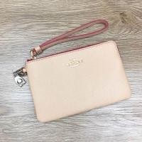 ราคา พร้อมส่ง Coach คล้องมือ ไซด์ S มาพร้อมพวงกุญแจรูปตัวซี มีเพชรตรงกลาง ดีงามไม่มีใครเหมือน (1488074720)