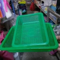 ราคา ตระกร้าสี่เหลี่ยมผืนผ้า ตะกร้าทรงตื้น พลาสติกเนื้อใส คละสี!! (3644474909)