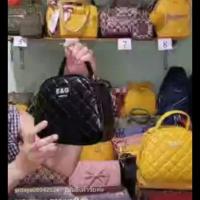 ราคา กระเป๋าถือสีดำและใบเล็กสีแดง (5151571769)