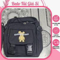 ราคา กระเป๋าสะพายข้างผู้หญิงกระเป๋าสะพายข้างนักเรียนพร้อมโลโก้หมีสุดน่ารัก รหัส 10219 (47061660928)