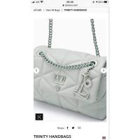 ราคา LYN แท้ Trinity Handbags (5889057022)