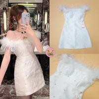 ราคา เดรสเกาะอกปาดไหล่ แต่งขนนกฟูรอบไหล่ ใส่ไปดินเนอร์ดูแพงม๊าก (22941308567)