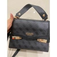 ราคา กระเป๋าหนังสะพายข้าง guess แท้ 100%ของแม่ค้าเองค่ะ (25778342808)