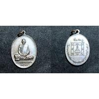 ราคา เหรียญในหลวงทรงผนวช หลังพระธาตุดอยตุง ปี 2516 ทองแดงรมดำ (24915352080)