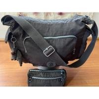 ราคา กระเป๋าสะพาย+เครื่องสำอางค์ Kipling ออก shop แท้ 100% ขนาดใหญ่ สภาพสวย (สีจริงเข้มสวยกว่าในรูป) (22933391980)