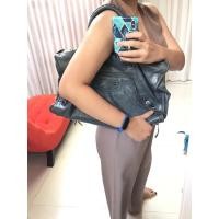 ราคา Balenciaga work แท้ หนังแพะหายาก มือสอง หมุดธรรมดา สีนำ้เงินคราม Teal (ตามภาพ) หายากมาก ราคาน่ารัก แถม MiuMiu ให้ฟรี 1ใบ (4555331508)