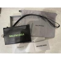 ราคา BALENCIAGA Card Holderมีสายคล้องคอ ของแท้ มือสอง สภาพดี มีถุงผ้าและกล่องครบ ขนาด11x17cm (25132792456)