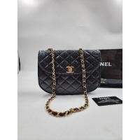 ราคา Chanel vintage halfmoon cc twotone flap bag (23137777075)