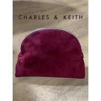 ราคา CHARLES & KEITH ใบใหญ่ ผ้าสีสวย สภาพดี (41854411452)