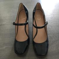 ราคา Used รองเท้าส้นสูง สีดำ Lyn size 39 (94753497)