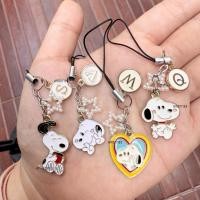ราคา GANTUNGAN HP น่ารักคุณภาพ Snoopy Coffee Phone Strap ที่วางโทรศัพท์สีขาวพร้อมเสน่ห์ตัวอักษร 12 มม. ในไข่มุกสีขาวและดาว (55306610540)