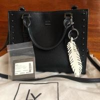 ราคา กระเป๋า Lyn แท้ 100% มือ2 สภาพดี (มีของแถม) (2406080039)