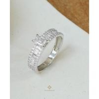 ราคา Gems Heritage : แหวนเพชรแท้ Emerald cut with leaves (ERWG359) (29830984404)