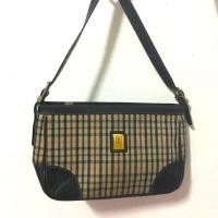ราคา กระเป๋า DAKS LONDON แบรนด์แท้ มือสอง (6718369593)