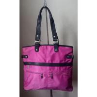 ราคา กระเป๋าผ้า oxford หนากันน้ำสีชมพู ผ้ามีน้ำหนัก baggallini ทรง Tote bag ปากบนซิป สะพายไหล่ได้ ใบใหญ่ ขนาด 16 × 14 นิ้ว (27359245077)