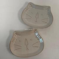 ราคา White cat ceramic plate | จานเซรามิครูปน้องแมว | Oyster and Things. (46305690144)