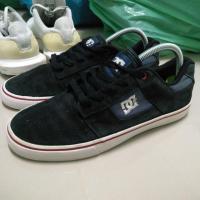 ราคา รองเท้า DC ของแท้ มือสองสภาพดีคะ (1623498729)