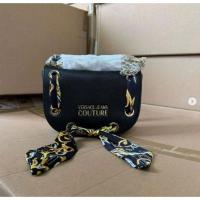 ราคา VERSACE JEANS COUTURE BLACK และ YELLOW CROSSBACK BAG 74VA4BACZS467 (43131437789)