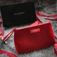 ราคา Dolce & Gabbana Women's Red Velvet Makeup Pouch Cosmetic Bag Clutch Case NIB กระเป๋าเครื่องสำอาง (16058533364)