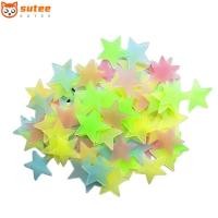 ราคา Suteee สติ๊กเกอร์ติดผนังเรืองแสงสีสันสดใสในสติกเกอร์ดาวเรืองแสงสีเข้ม, ตกแต่งบ้าน DIY ดาวเรืองแสงสติ๊กเกอร์ติดผนังห้องนอนเพดานห้องนั่งเล่น (26951893659)