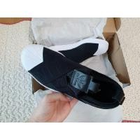ราคา Adidas Slip on รุ่นใหม่ มีสีดำ กับสีขาว (1262580907)
