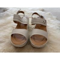 ราคา Trend รองเท้าส้นตึก มือสอง (9375401080)