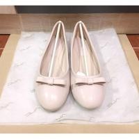 ราคา ✨ส่งต่อ รองเท้า VNC หนังแก้ว นุ่มมาก สภาพเหมือนใหม่ (1884110908)