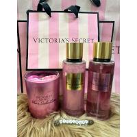 ราคา Victoria’s Secret Pure Sebuction Mist Shimmer Mist Candle บอดี้มิส ชิมเมอร์มิส เทียนหอม (29718157713)