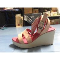 ราคา รองเท้ารัดส้น Crocs รุ่น Leigh Graphic Wedge w (3844658822)