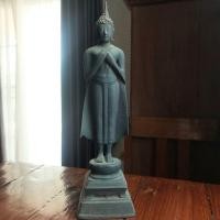 ราคา พระบูชาปางรำพึงพระประจำวันเกิดวันศุกร์สูง 12.5 นิ้ว ฐานกว้าง 3.2 นิ้ว เนื้อทองเหลืองเก่าแห้งหิ้ง ใต้ฐานดินไทยปิดทับ (24420675157)