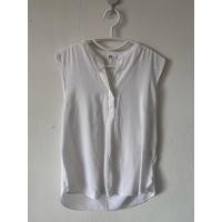 ราคา เสื้อแขนกุด สีขาว Uniqlo M ผ้าโพลีผสมเรยอน อก36-38 ยาว26 มือสองสภาพดี (41925311736)