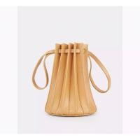ราคา pomelo pleated leather handbag กระเป๋าถือ หนัง กระเป๋าสะพายข้าง สีเบจ กระเป๋าทรงขนมจีบ กระเป๋ามินิมอล สีน้ำตาล (6285753623)