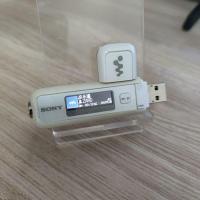 ราคา (สินค้ามือ2จากญี่ปุ่น) MP3 Sony Walkman E026F แบบแท่ง ความจุ 4GB (29015676819)