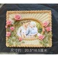 ราคา 《หนังสือขายดีแห่งปี》กรอบรูปเรซิน 6 นิ้ว ลายนูนดอกกุหลาบ สไตล์ยุโรป วินเทจหรู ตกแต่งบ้าน ของขวัญสุดพรีเมียม (50110209809)