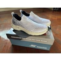 ราคา ขายเท! รองเท้า SKECHERS GOwalk 6 สีขาวสำหรับผู้ชาย ของแท้ 100% (14196157943)