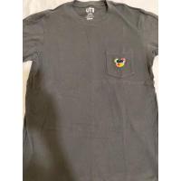 ราคา เสื้อยืด Uniqlo UT Mickey Disney สีเทาดำกระเป๋าหน้า ขนาด S (27420125352)