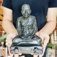 ราคา หลวงปู่ปาน วัดคลองด่าน รูปหล่อรุ่นแรก เนื้อโลหะทองเหลืองรมดำ (กว้าง6นิ้ว สูง8นิ้ว)เจ้าตำราวิชาเสือเสกคนให้เป็นเสือได้ (16770671219)