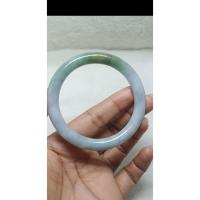 ราคา J532 กำไลหยกเจไดต์ เนื้อเทียนวาว สีขาวอมม่วงเทาแซมเขียวเหลือง (58009873350)