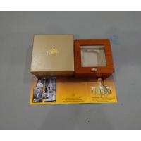 ราคา กล่องเปล่า ตลับเปล่า กล่องไม้ฝาใส สำหรับใส่เหรียญทองคำถวายพระเพลิง ร9 พร้อมใบเซอร์ (หรือขนาดตลับวงนอก 4.5 เซ็น) สภาพ 95% (27564007916)
