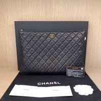 ราคา CO220805528] Chanel / 19 Pouch Lambskin GHW (19644156880)