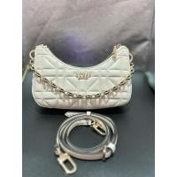 ราคา GUESS กระเป๋าสะพาย MINI CROSSBODY สีขาว แท้ 100% (28173271511)