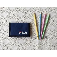 ราคา FILA กระเป๋าสตางค์ใบสั้น 3 พับ สไตล์ sport สีน้ำเงินเข้ม ขอบสีดำ พิมพ์ลายโลโก้แบรนด์ unisex มือสอง สภาพดีจากตู้ญี่ปุ่น (43272514578)