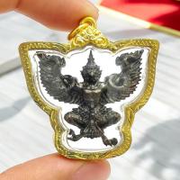 ราคา จี้ห้อยคอ พญาครุฑพ่อท่านเขียว เนื้อทองเหลืองเก่า เลี่ยมไมครอนเกรด A บูชาเสริมอำนาจ (25835901153)