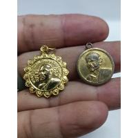 ราคา เหรียญ100ปีสมเด็จโตปี15กะไหล่ทอง พิมพ์เล็กและเหรียญพระราชทานเพลิงศพอาจารย์ทิม วัดช้างให้ ปี2518 (27424552426)
